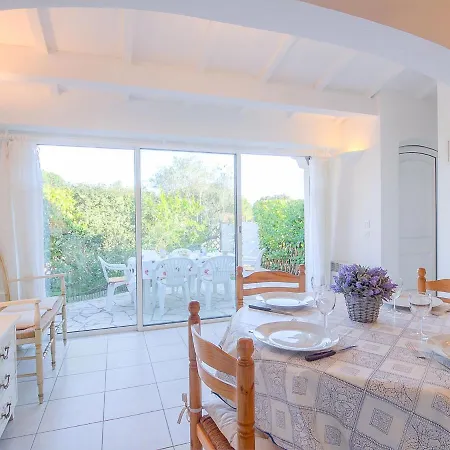 Holiday home Holiday Home Les Parcs De Gassin-5 By Interhome *